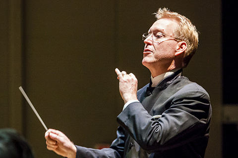 Robert Carnochan conducts the FROST Wind Ensemble